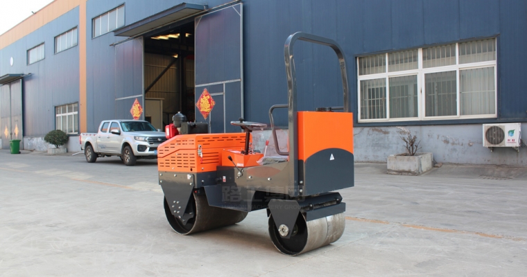 小型压路机在施事情业前应做好哪些准备事情？